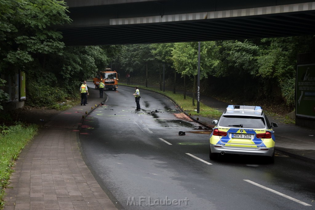 VU Frontal Koeln Hoehenhaus Berlinerstr vor Leuchterstr P74.JPG - Miklos Laubert